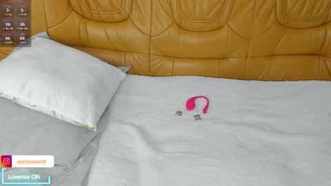 Snapshot of littlepinky77 chatting on February 17, 11:40 am Pinky online show from February 17, 11:40 am