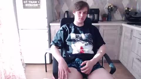 Snapshot of littlesadcabbage chatting on June 18, 2:43 pm Sonnenschein online show from June 18, 2:43 pm