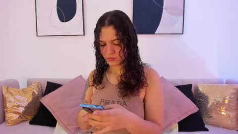 Snapshot of littlesoffi_gh chatting on February 19, 8:22 am    online show from February 19, 8:22 am