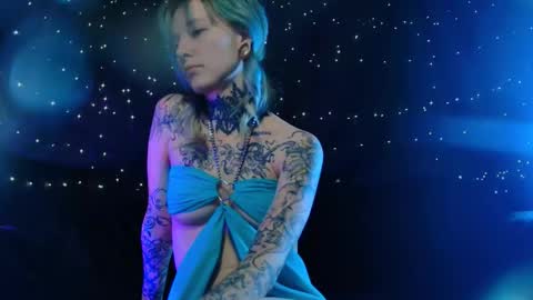 Niki  free tg channel with some photos gifs and info about streams  online show from December 22, 1:30 pm