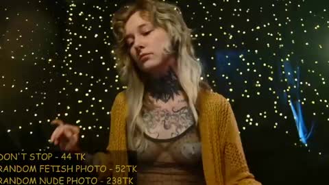 Niki  free tg channel with some photos gifs and info about streams  online show from May 19, 9:26 am