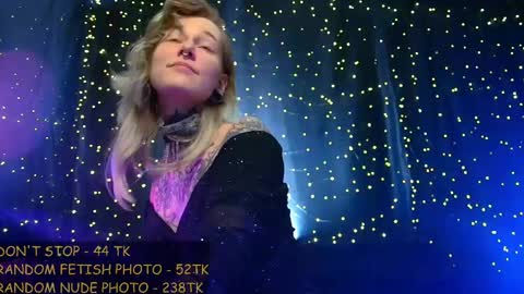 Niki  free tg channel with some photos gifs and info about streams  online show from May 22, 7:52 pm