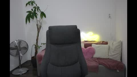 littlestellaspark online show from September 25, 12:42 pm