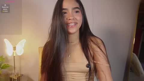 littletammy_ online show from March 28, 4:39 pm