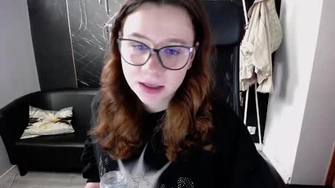 Snapshot of littleviki_ chatting on May 18, 5:35 am Viki online show from May 18, 5:35 am