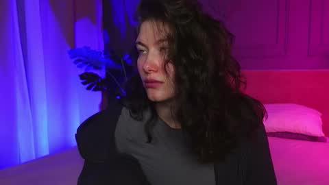 Liv 3 online show from December 5, 2:14 pm