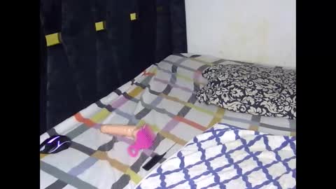 Snapshot of liv_horny chatting on February 12, 9:15 am liv_horny online show from February 12, 9:15 am