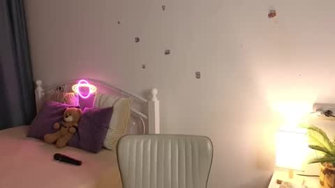 livia_hot online show from February 20, 11:43 am