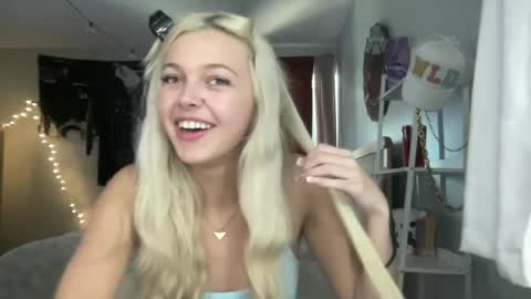 Livvy online show from July 12, 9:06 pm