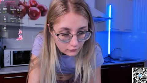 Snapshot of livyybosom chatting on December 10, 6:06 pm My name is Livy Nice to meet you Thumbs up please its important online show from December 10, 6:06 pm