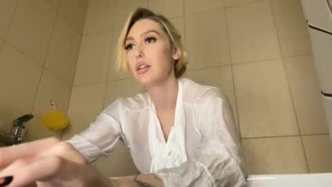 Liya Ray online show from October 26, 6:03 pm