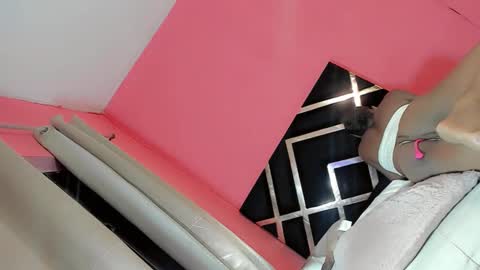 Snapshot of liyenpain01 chatting on April 11, 7:45 am liyenpain01 online show from April 11, 7:45 am