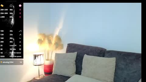 Snapshot of liz_devine chatting on December 3, 6:06 pm liz online show from December 3, 6:06 pm