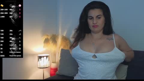 Snapshot of liz_devine chatting on December 10, 5:33 pm liz online show from December 10, 5:33 pm