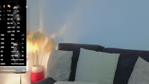 Snapshot of liz_devine chatting on December 27, 4:32 pm liz online show from December 27, 4:32 pm