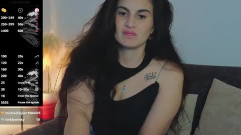 Snapshot of liz_devine chatting on December 27, 7:35 pm liz online show from December 27, 7:35 pm