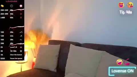 Snapshot of liz_devine chatting on March 3, 3:09 pm liz online show from March 3, 3:09 pm