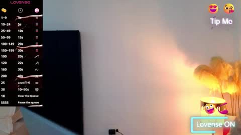 Snapshot of liz_devine chatting on March 6, 6:16 pm liz online show from March 6, 6:16 pm