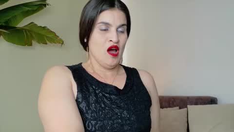 Snapshot of liz_devine chatting on October 25, 6:13 pm liz online show from October 25, 6:13 pm