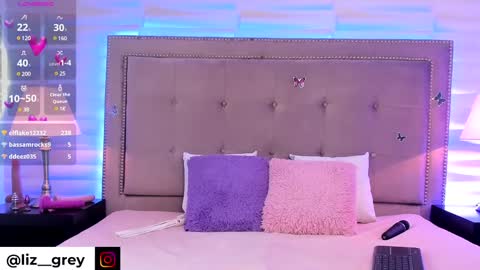 Snapshot of liz_grey_ chatting on February 4, 12:40 am online show from February 4, 12:40 am