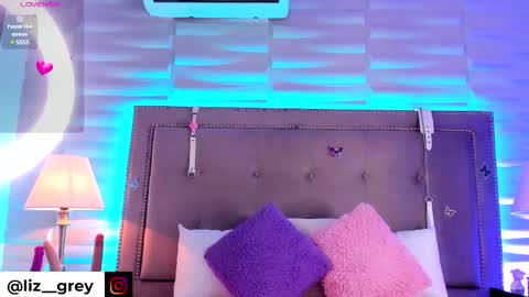 Snapshot of liz_grey_ chatting on March 11, 9:59 pm online show from March 11, 9:59 pm