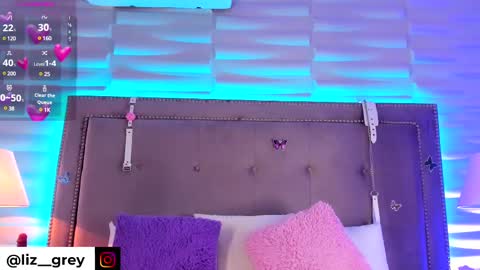 Snapshot of liz_grey_ chatting on March 12, 1:03 am online show from March 12, 1:03 am