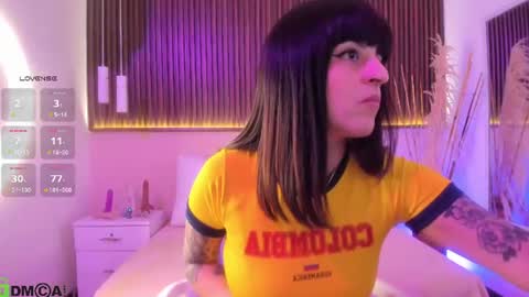 Snapshot of liz_grey_ chatting on June 24, 2:43 am online show from June 24, 2:43 am