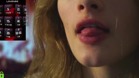 Snapshot of lizbethcoll chatting on December 5, 5:17 pm Sunnheart online show from December 5, 5:17 pm