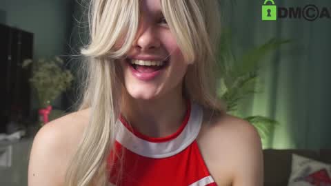 Snapshot of lizbethcoll chatting on January 8, 7:24 pm Sunnheart online show from January 8, 7:24 pm