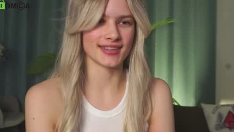 Snapshot of lizbethcoll chatting on January 14, 5:45 pm Sunnheart online show from January 14, 5:45 pm