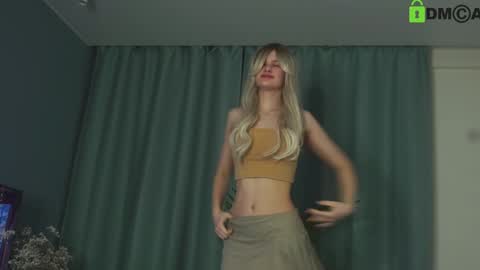 Snapshot of lizbethcoll chatting on January 18, 4:21 pm Sunnheart online show from January 18, 4:21 pm