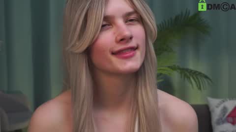 Snapshot of lizbethcoll chatting on February 26, 8:44 pm Sunnheart online show from February 26, 8:44 pm