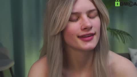 Snapshot of lizbethcoll chatting on February 26, 11:48 pm Sunnheart online show from February 26, 11:48 pm