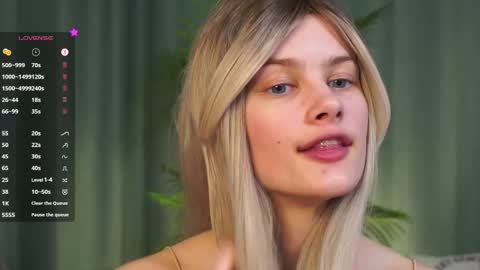 Snapshot of lizbethcoll chatting on March 1, 6:11 pm Sunnheart online show from March 1, 6:11 pm