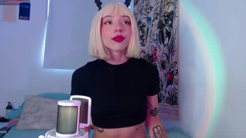 Snapshot of lizza_scott chatting on August 6, 10:00 pm Lizza Scott online show from August 6, 10:00 pm