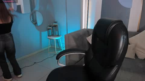 Lizz online show from November 30, 5:28 pm