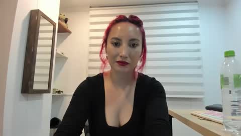 Snapshot of lizzdoux chatting on November 5, 2:22 am lizzdoux online show from November 5, 2:22 am