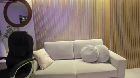 Lizzi  online show from March 10, 8:23 pm