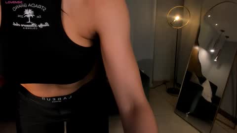 Lizzi  online show from February 6, 8:45 pm