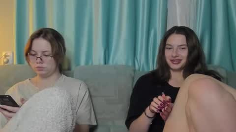 lizzi_muur online show from December 4, 8:18 pm