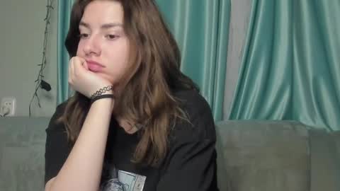 lizzi_muur online show from January 1, 10:03 pm