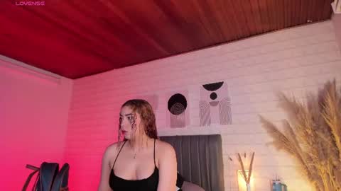 Snapshot of lizzie_evans chatting on July 9, 12:20 pm Lizzie online show from July 9, 12:20 pm
