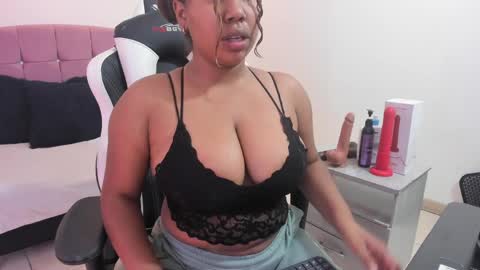 lizzie_williamss online show from April 3, 3:04 am