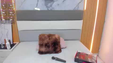 Snapshot of lizziemontana2 chatting on October 29, 12:29 pm online show from October 29, 12:29 pm