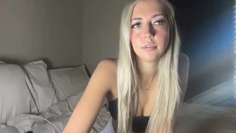 Snapshot of lizzy2bizzy chatting on April 27, 6:17 pm lizzy2bizzy online show from April 27, 6:17 pm