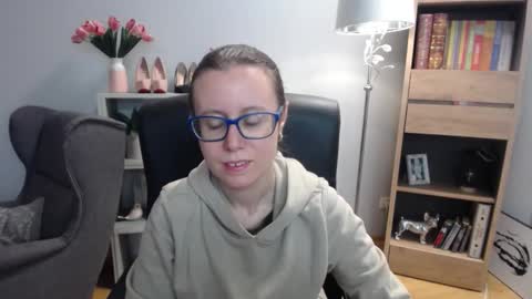 Lizzy online show from November 18, 5:23 am