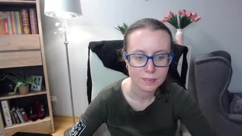 Lizzy online show from March 18, 5:32 am