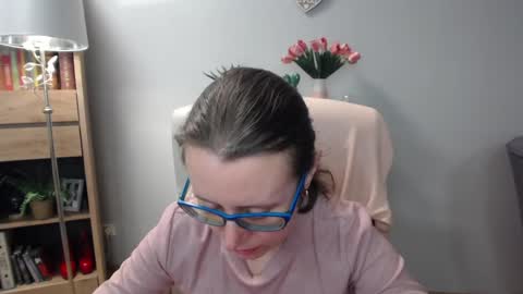 Lizzy online show from April 3, 4:32 am