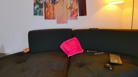 Snapshot of lizzymontana chatting on January 26, 5:34 am Liz  online show from January 26, 5:34 am