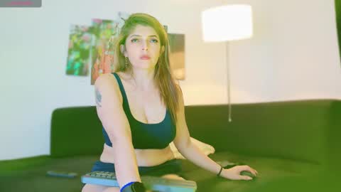 Snapshot of lizzymontana chatting on March 2, 4:07 am Liz  online show from March 2, 4:07 am